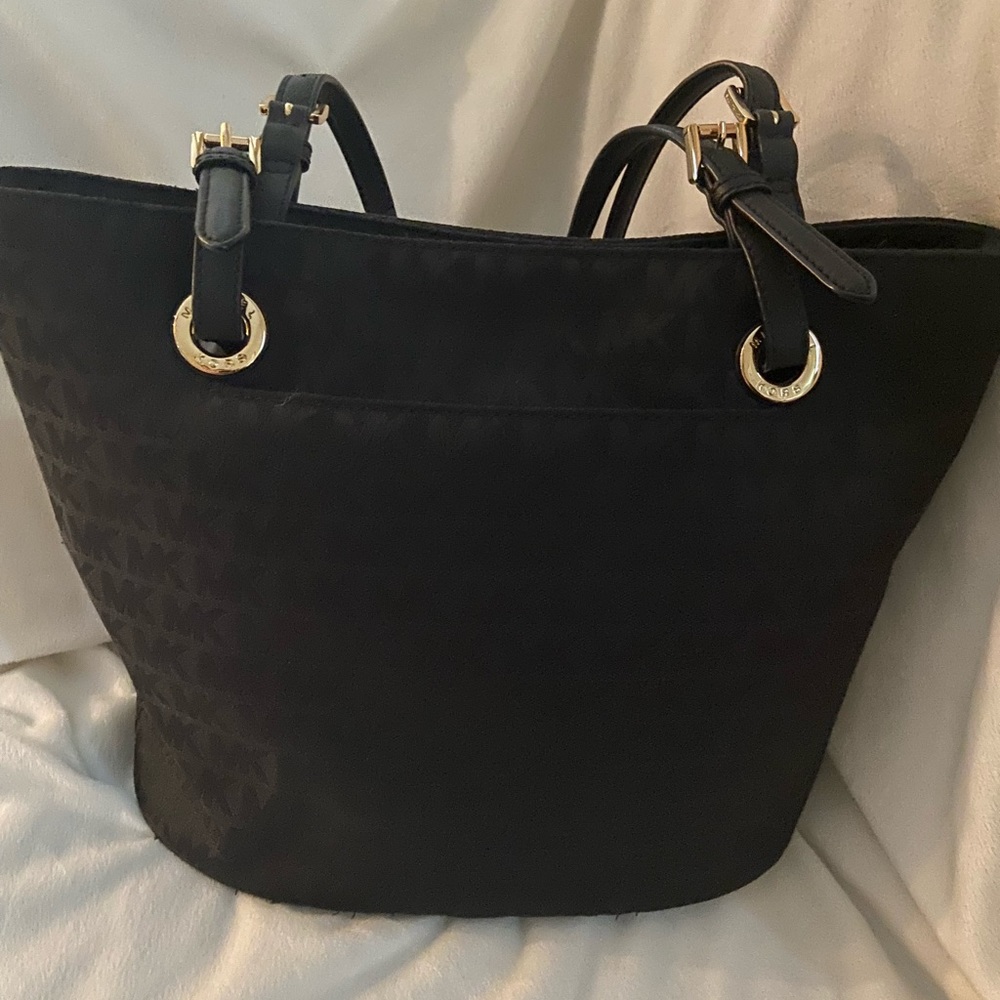 Michael Kors Bucket style bag